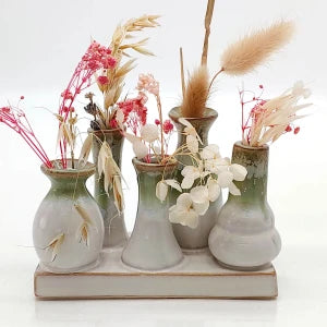 Väschen auf Tablett